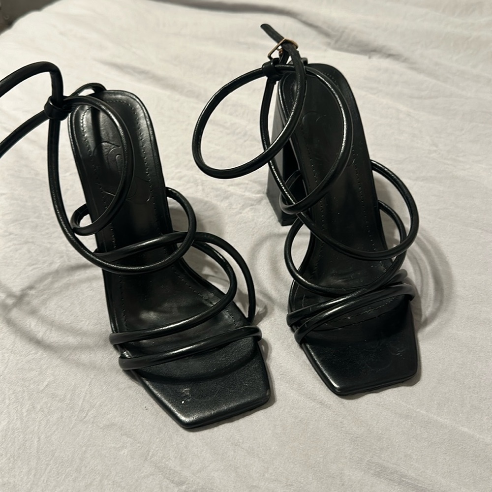 Black scrappy high heels